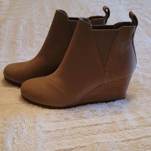Toms ankle wedge boot